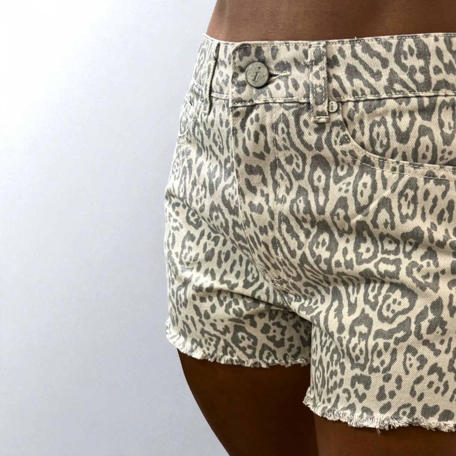 SHORT INA